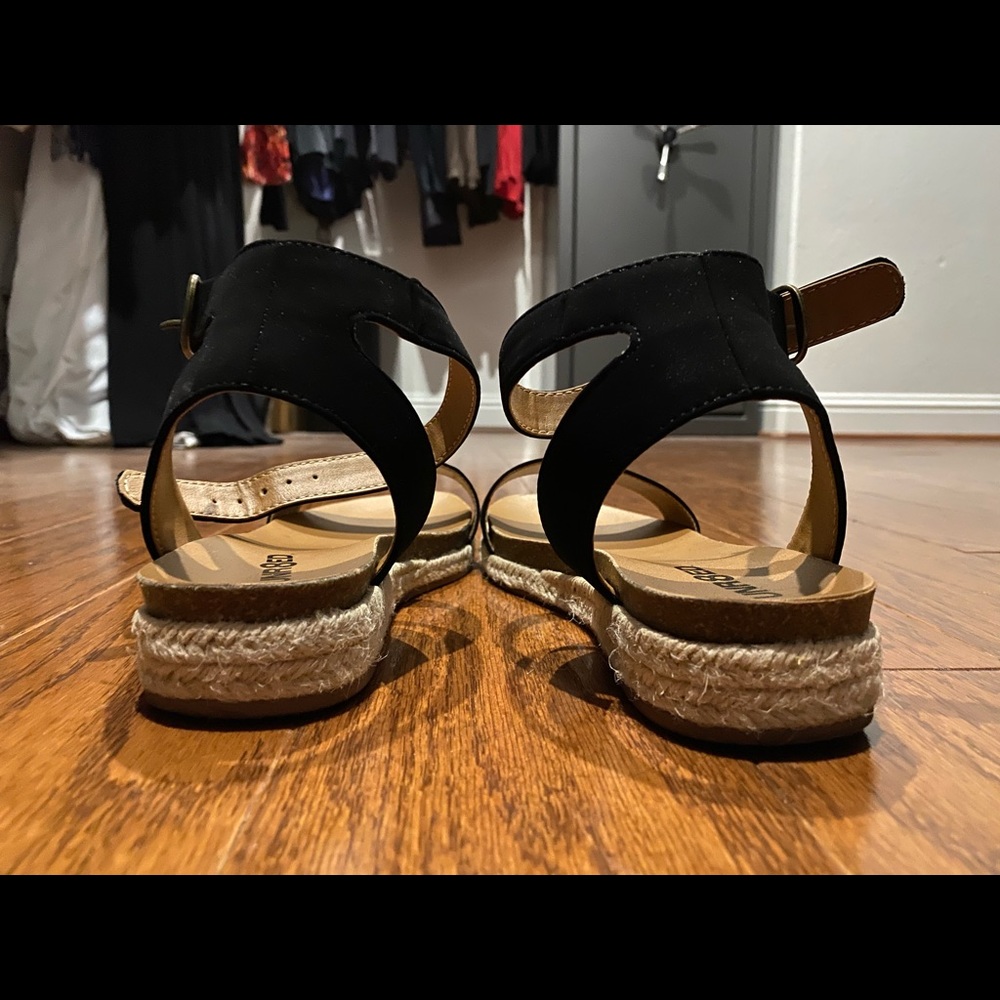 Cute strappy shoes - Picture 3 of 4
